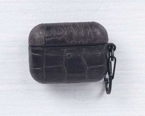 Jupp Hooked AirPods Pro 1 and AirPods 2 Pro Leather Case